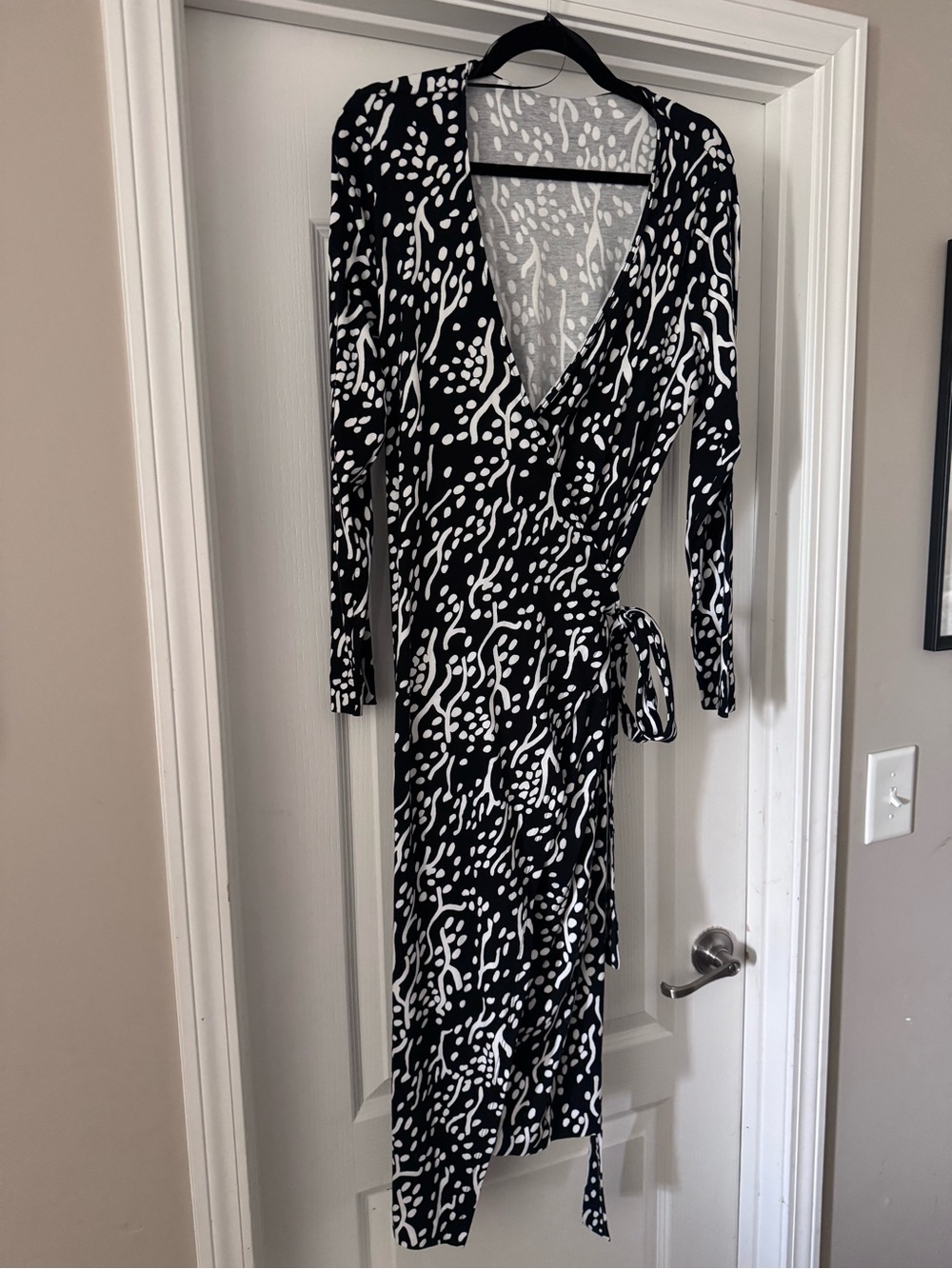 Diane Von Furstenberg Black and White Printed Long-Sleeve Wrap Dress